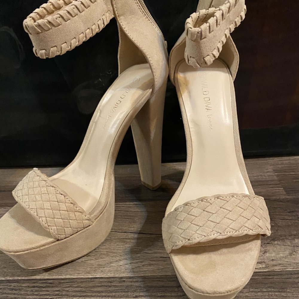 Beautiful Shoe Dazzle new nude beige suede heels